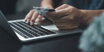 قبل أن تبدأ رحلتك… كيف تحمي بياناتك ومحفطتك الرقمية في هذا الصيف؟