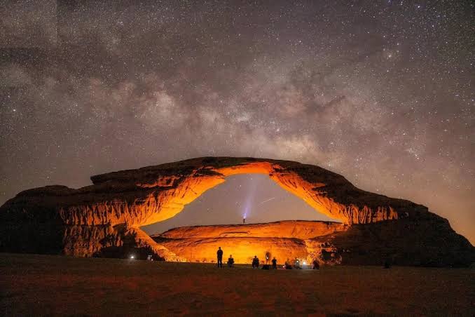 العلا.. وجهة صيفية مثالية لعشاق التصوير والفلك عالميًا