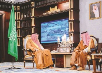 لقاء رسمي بين أمير الباحة ووزير السياحة لمناقشة خطط تطوير السياحة والاستثمار في منطقة الباحة.