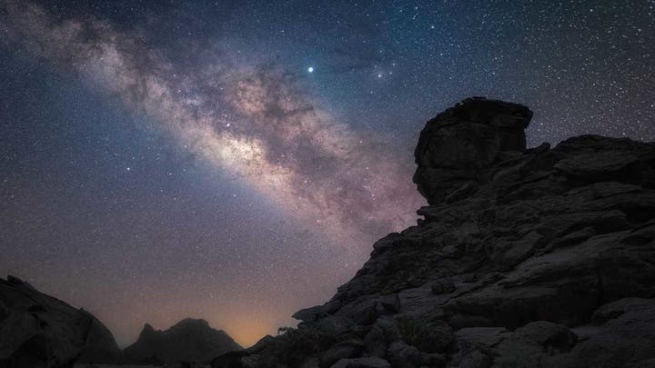 غدا العُلا تفتح أبواب السماء لعشاق الفلك مع زخة شهب البرشاويات