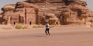 مشاركون في سباق لهيب العلا الصحراوي