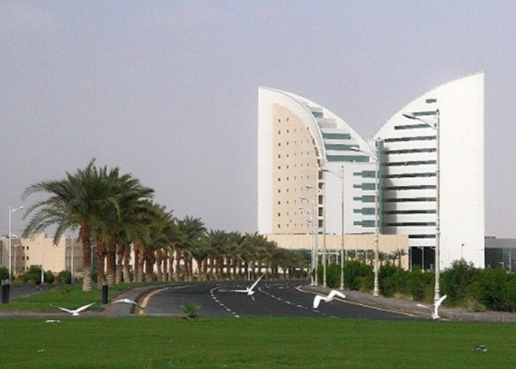 جامعة نجران تمدد فترة القبول في برامج الدبلومات “مدفوعة القيمة”.. التخصصات والموعد الجديد