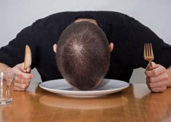 دماغك يجوع قبل معدتك.. لماذا لا نتوقف عن التفكير في الأكل؟