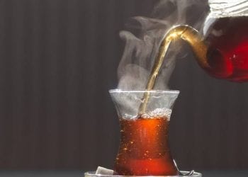 هل تشرب الشاي بطريقة صحيحة؟ انتبه 5 أخطاء شائعة يجب تجنبها