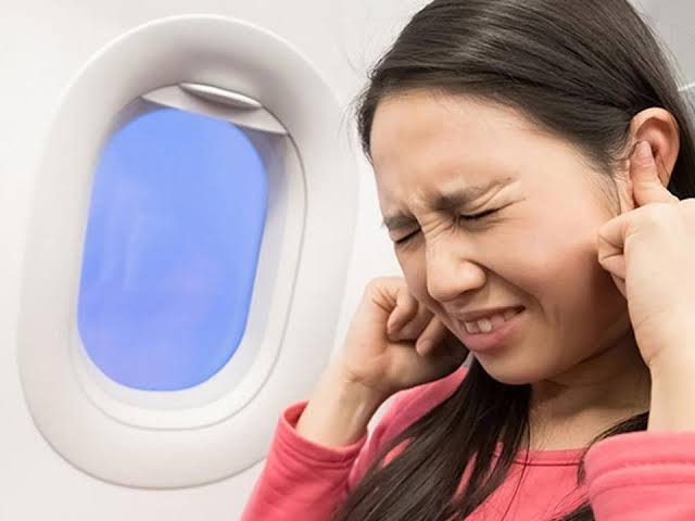 ضوضاء الطائرات خطر صامت.. كيف تستمتع بالسفر وتحمي أذنيك؟