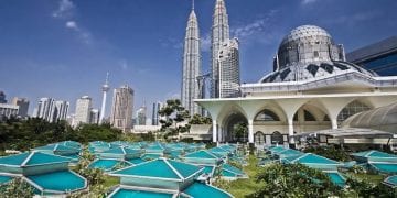 ماذا نعرف عن شهر السياحة الإسلامية في ماليزيا؟