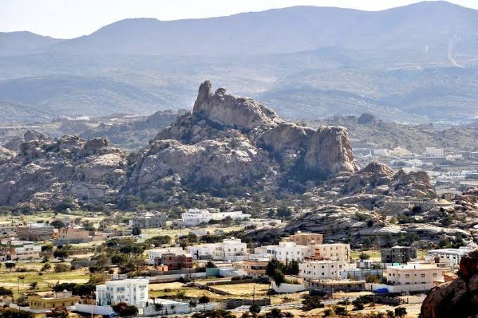 كيف تحولت تنومة إلى لوحة طبيعية ووجهة لعشاق المغامرة والهدوء؟