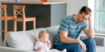 اكتئاب الآباء.. معاناة صامتة لايفصح عنها الرجال..ماذا نعرف عنه؟