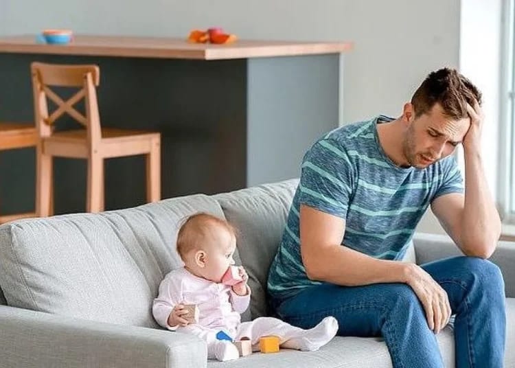 اكتئاب الآباء.. معاناة صامتة لايفصح عنها الرجال..ماذا نعرف عنه؟