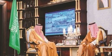 لقاء رسمي بين أمير الباحة ووزير السياحة لمناقشة خطط تطوير السياحة والاستثمار في منطقة الباحة.
