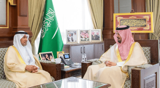 أمير المدينة المنورة يستقبل وزير البلديات والإسكان