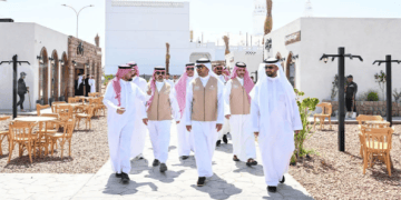 أمير المدينة المنورة يستقبل وزير البلديات والإسكان