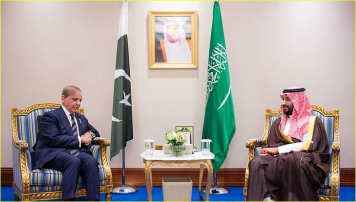 ولي العهد يلتقي رئيس الوزراء الباكستاني 