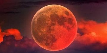 هل خسوف القمر يُشكل خطرًا على النظر؟