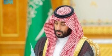 سمو ولي العهد يستعرض مع الرئيس الإندونيسي تطورات الأوضاع بالمنطقة