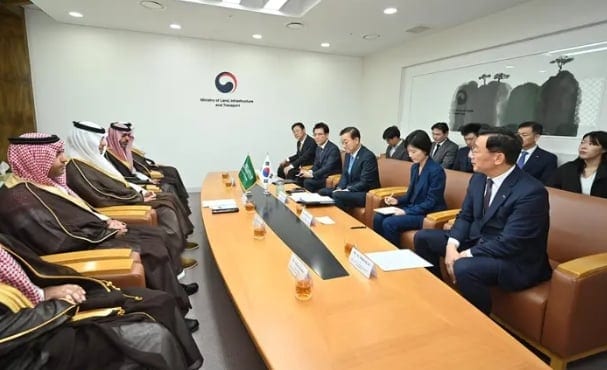 الحقيل يبحث تطوير مشروع التوأم الرقمي "بلدي" في كوريا الجنوبية