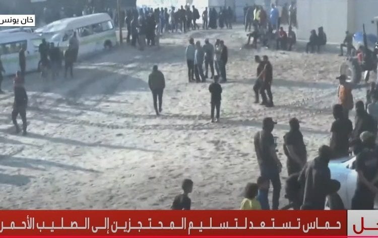 الصليب الأحمر يتسلّم 7 رهائن إسرائيليين من «حماس» ضمن المرحلة الأولى من اتفاق التبادل