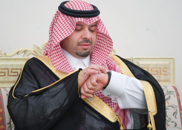 أمير الحدود الشمالية يسلّم 50 وحدة سكنية لمستفيدي الجمعيات الخيرية ضمن مشاريع طريف التنموية