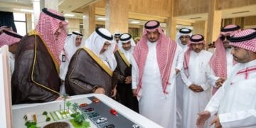 أمين المنطقة الشرقية يفتتح المعرض السكني