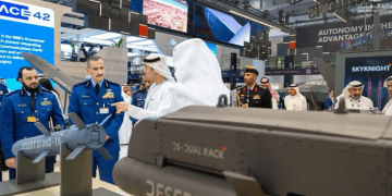 قائد القوات الجوية يترأس وفد وزارة الدفاع في افتتاح معرض دبي للطيران 2025