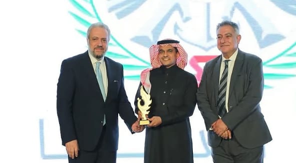 وزارة الدفاع تفوز بجائزة التواصل الاستراتيجي في قمة آيكون 2025