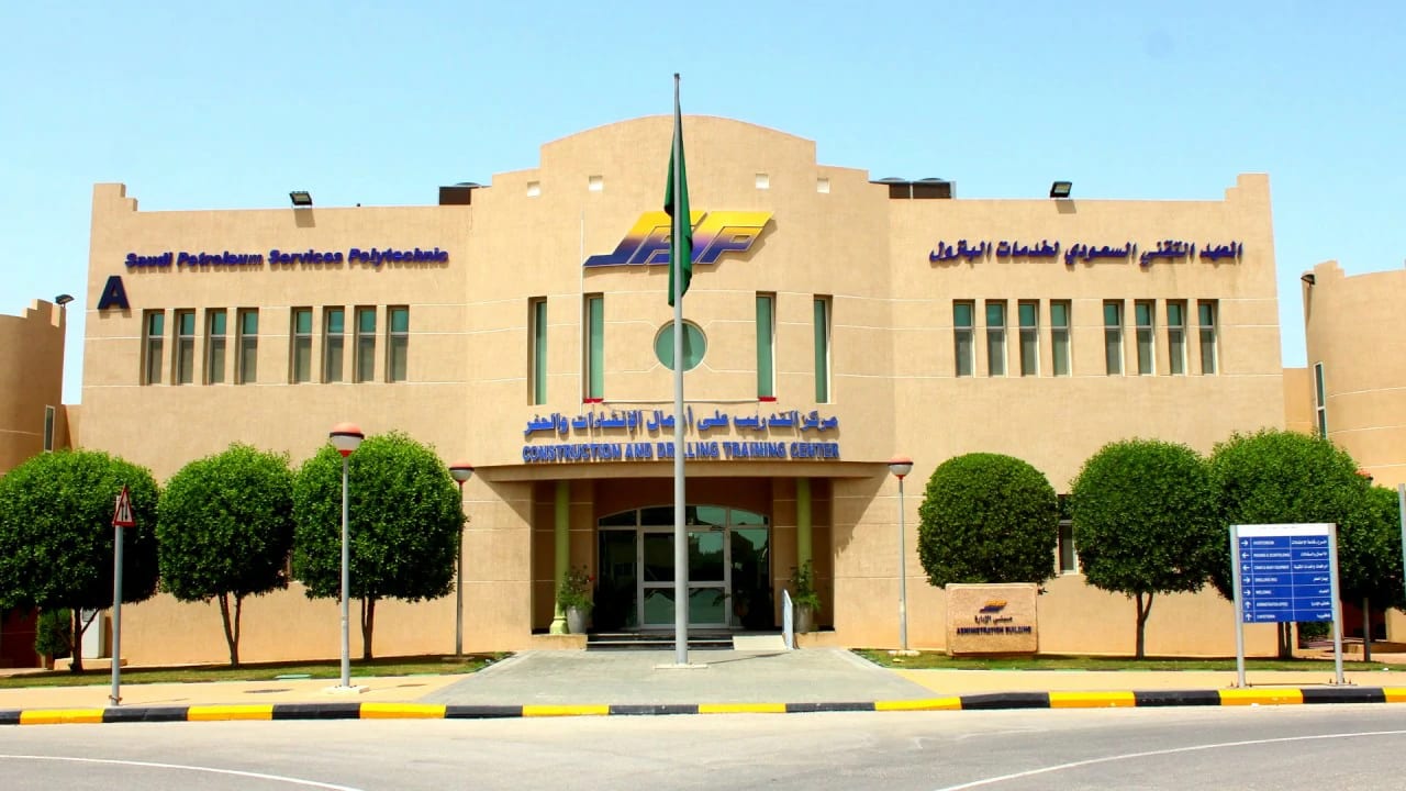 أمير منطقة القصيم يدشن 10 مشروعات طرق بـ349 مليون ريال لتعزيز البنية التحتية