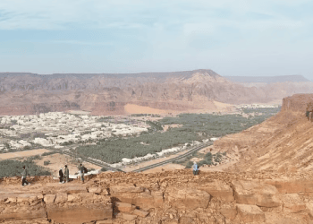 رياضة الهايكنج في العُلا.. وجهة سياحية مثالية لعشاق المغامرة والطبيعة