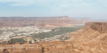 رياضة الهايكنج في العُلا.. وجهة سياحية مثالية لعشاق المغامرة والطبيعة