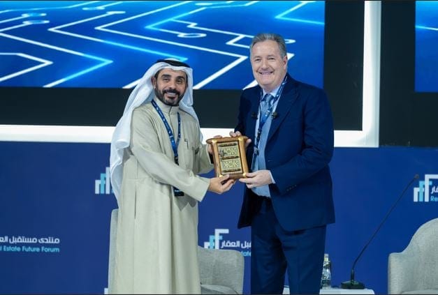 الإعلامي العالمي بيرس مورغان