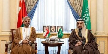 وزير الخارجية السعودي ونظيره العماني
