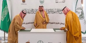أمير منطقة الجوف يرعى توقيع عقد إيصال التيار الكهربائي لمدينة الحجاج والمعتمرين