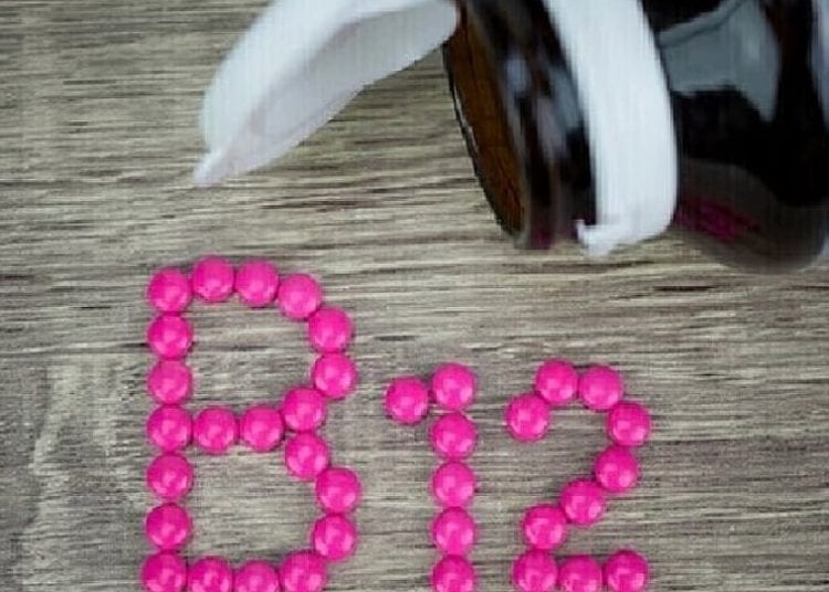 فيتامين B12