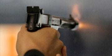 طفل يقتل والده