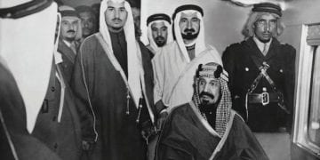 صور نادرة توثق تدشين خط قطار الرياض–الشرقية عام 1951