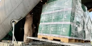المملكة تواصل الدعم والعطاء.. وصول الطائرة الإغاثية السعودية الـ79 إلى مطار العريش لنقل مساعدات إلى غزة