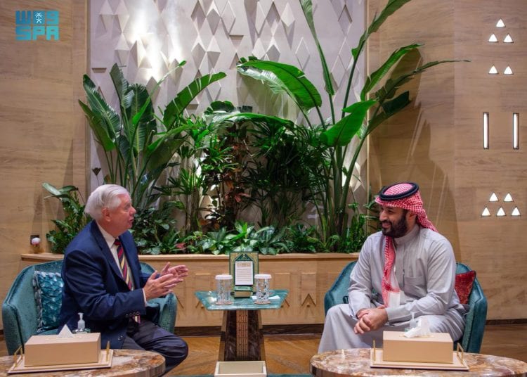 ولي العهد يجتمع مع السيناتور الأمريكي