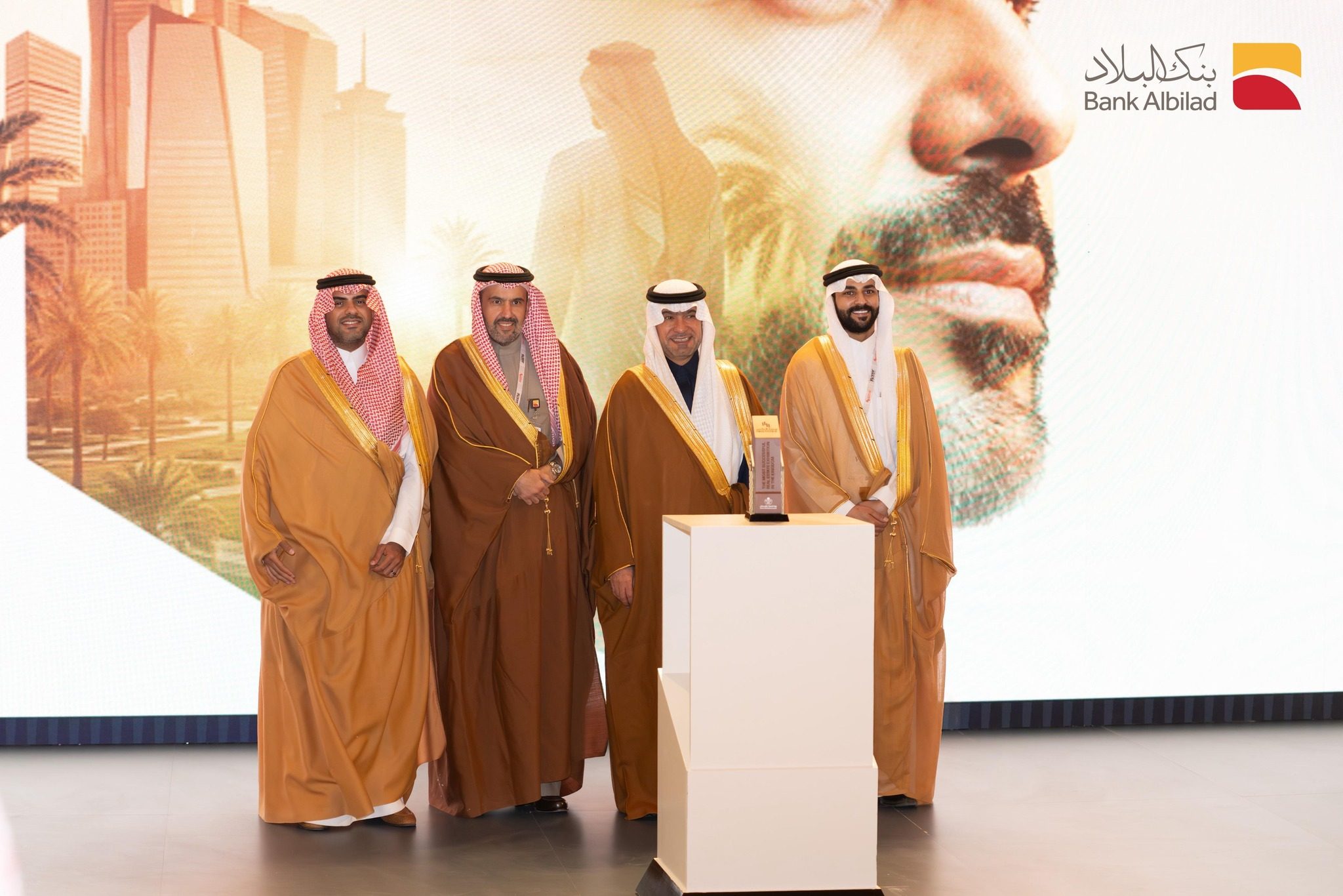 وزير البلديات والإسكان يكرّم موطن العقارية لرعايتها الماسية لمعرض ريستاتكس الرياض