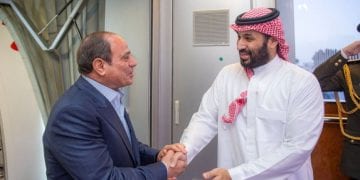 رئيس جمهورية مصر يصل إلى جدة وسمو ولي العهد في مقدمة مستقبليه