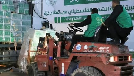مركز الملك سلمان للإغاثة يرسل قافلة غذائية جديدة إلى قطاع غزة