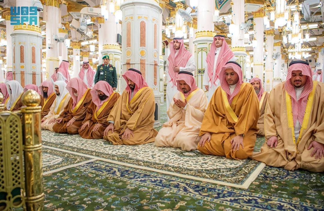 ولي العهد يزور المسجد النبوي