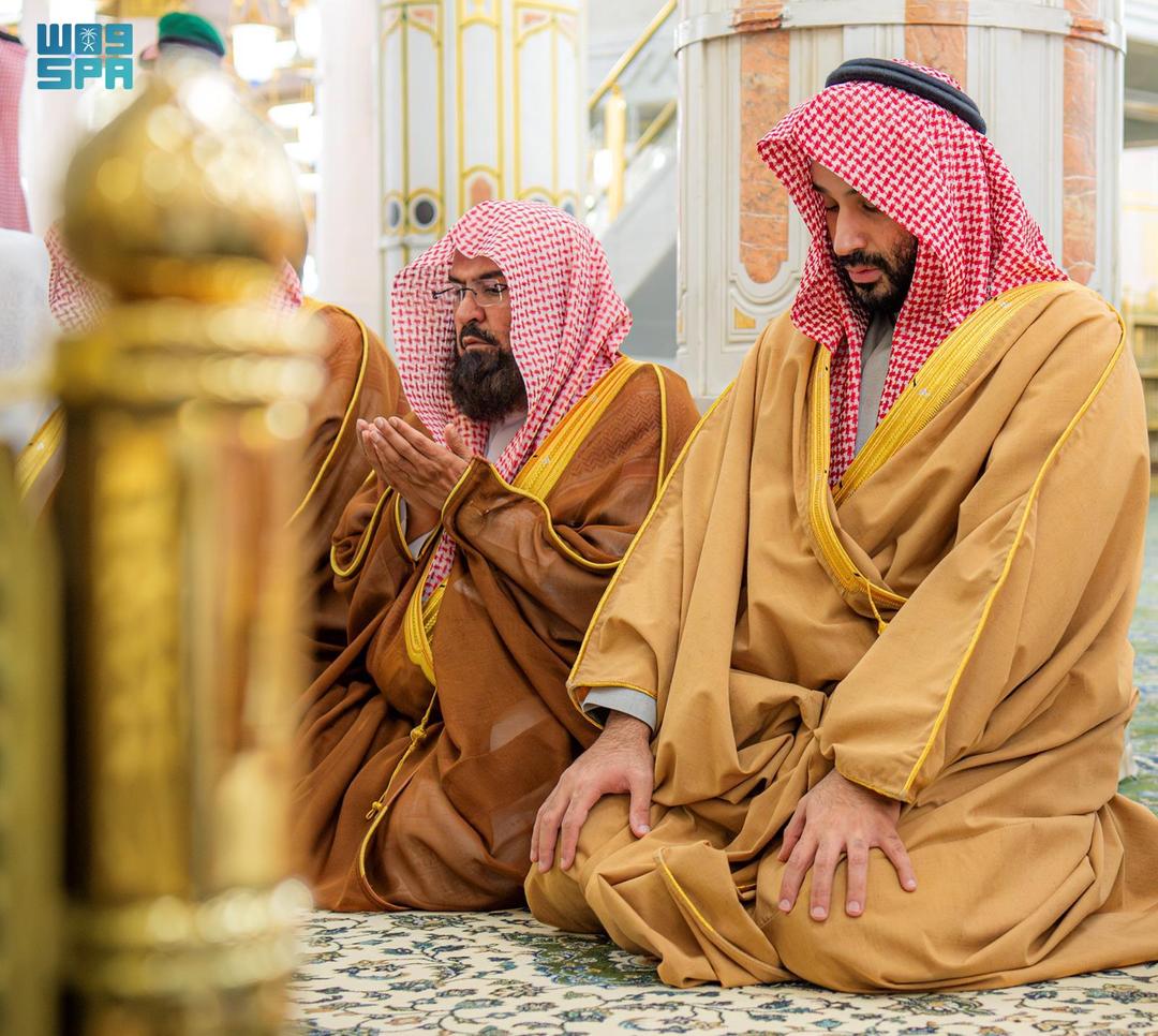 ولي العهد يزور المسجد النبوي