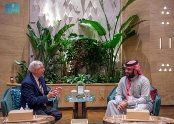 ولي العهد يجتمع مع السيناتور الأمريكي
