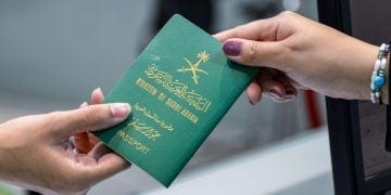 خطوات تمديد تأشيرة العودة خارج المملكة 2026 للمقيمين والمواطنين