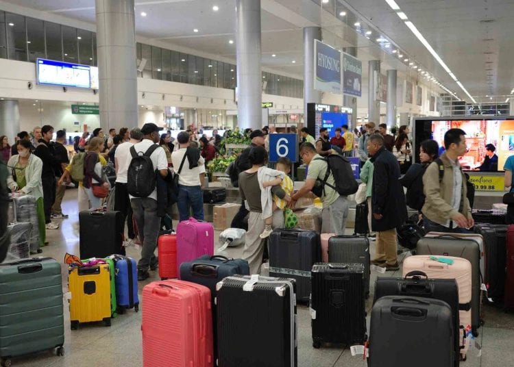 كيف أثرت التوترات الإقليمية على رحلات الطيران ومخاوف المسافرين؟