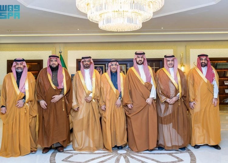 نائب أمير الشرقية يستقبل الرئيس التنفيذي لمطارات الدمام ويطلع على جهود تطوير خدمات المطار