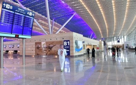  مطار الملك عبدالعزيز الدولي يناشد المسافرين بالتحقق من رحلاتهم قبل السفر