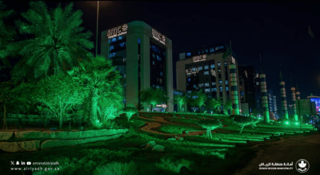 الرياض تضيء شوارعها وميادينها احتفالًا بـ “يوم مبادرة السعودية الخضراء” لتعزيز الاستدامة والوعي البيئي