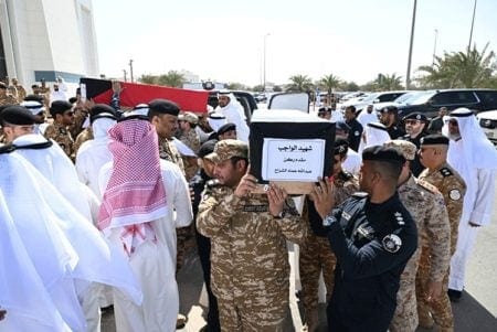 الكويت تشيع شهيدين من رجال الجيش