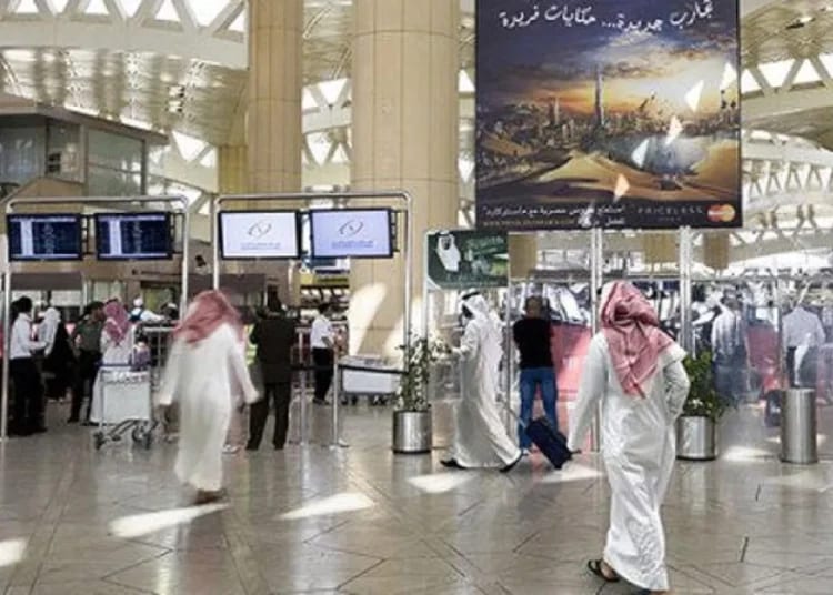السعودية تخصص الرقم الموحد 992 لتواصل العالقين الخليجيين داخل المطارات 