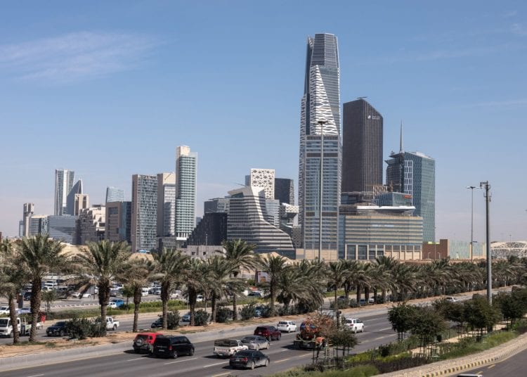 الإيرادات غير النفطية السعودية 2030.. نحو 1 تريليون ريال